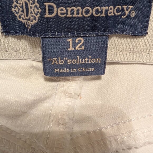 Democracy White Pants - Picture 3 of 3